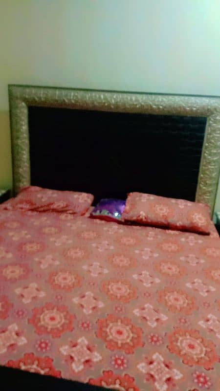 double bed for sale with side tabel 0