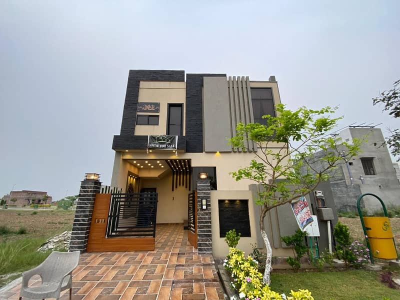 5 Marla Luxury House Available At Prime location In Royal Palm City Gujranwala 0