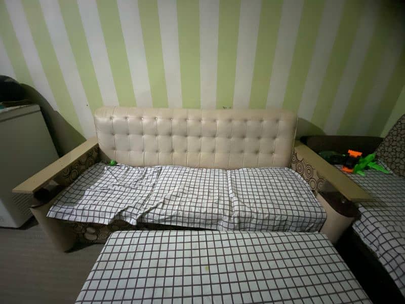 Sofa set 5 seater urgent for sell 0