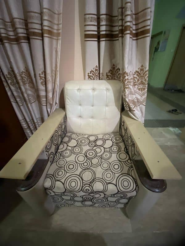 Sofa set 5 seater urgent for sell 1
