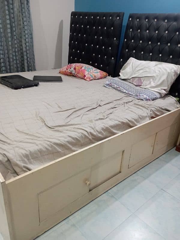 Single bed 0