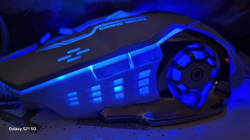 Gaming mouse rgb perfect for gamers. wire mouse. fine condition 0