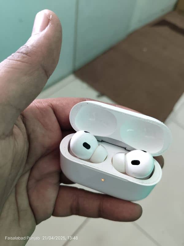 airpords pro 2 1 hand used best for iphone user 0