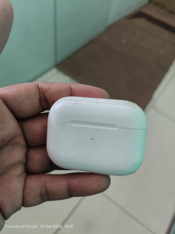 airpords pro 2 1 hand used best for iphone user 2