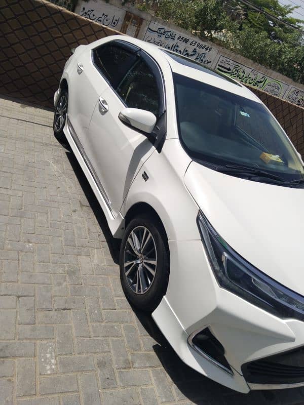 Toyota Corolla altis Grande 3