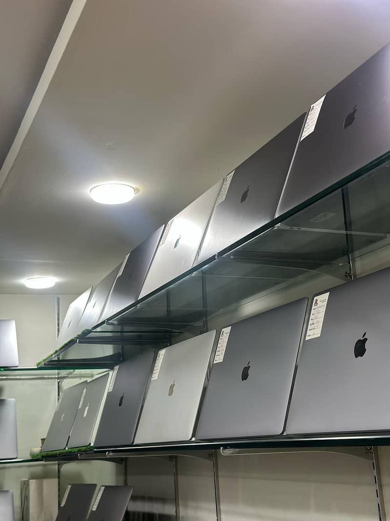 MacBook Pro 2020 | Core i7 | 16GB RAM | 512GB SSD 4