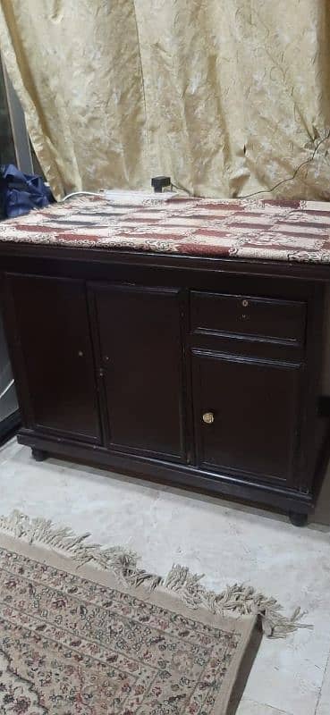 wodden iron stand with almari 0