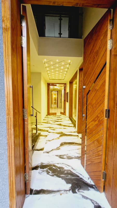 10 Marla Band New Luxury Non Furnished House For Sale in Bahria Town Lahore 0