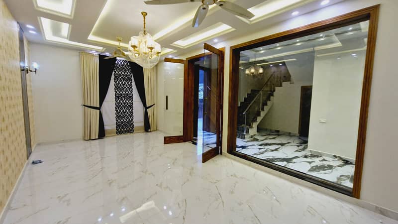 10 Marla Band New Luxury Non Furnished House For Sale in Bahria Town Lahore 3