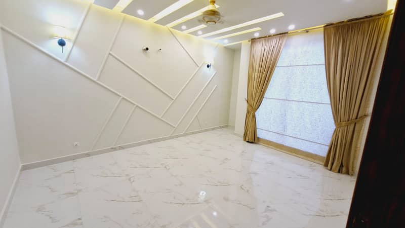 10 Marla Band New Luxury Non Furnished House For Sale in Bahria Town Lahore 6