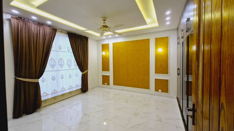 10 Marla Band New Luxury Non Furnished House For Sale in Bahria Town Lahore 11