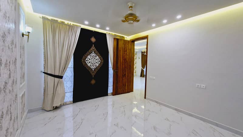 10 Marla Band New Luxury Non Furnished House For Sale in Bahria Town Lahore 15