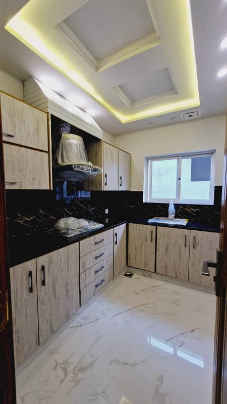 10 Marla Band New Luxury Non Furnished House For Sale in Bahria Town Lahore 17