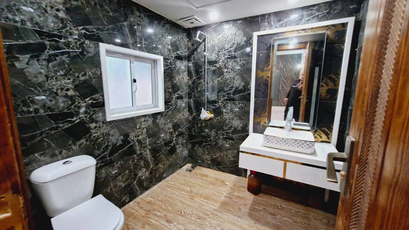 10 Marla Band New Luxury Non Furnished House For Sale in Bahria Town Lahore 18