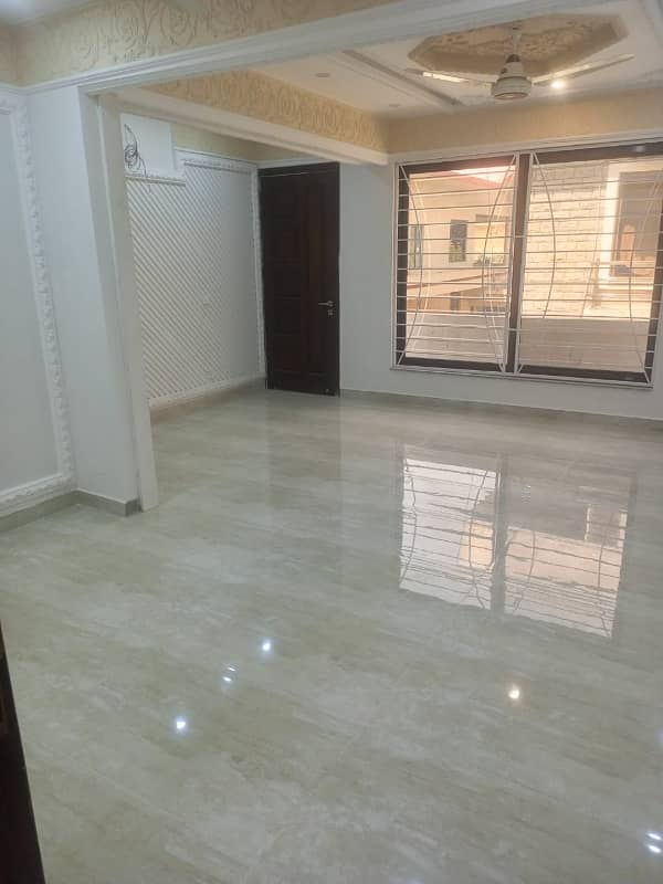 Corner Seprate Gate One Kanal Upper Portion Available For Rent 0