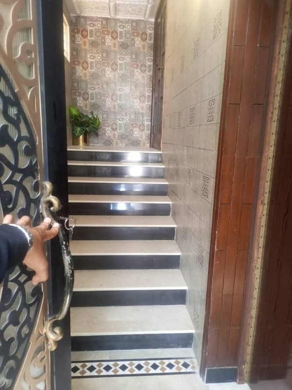 Corner Seprate Gate One Kanal Upper Portion Available For Rent 2