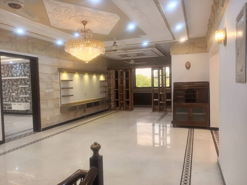 Corner Seprate Gate One Kanal Upper Portion Available For Rent 5