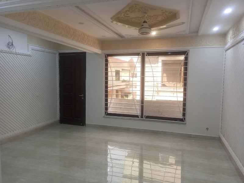 Corner Seprate Gate One Kanal Upper Portion Available For Rent 6