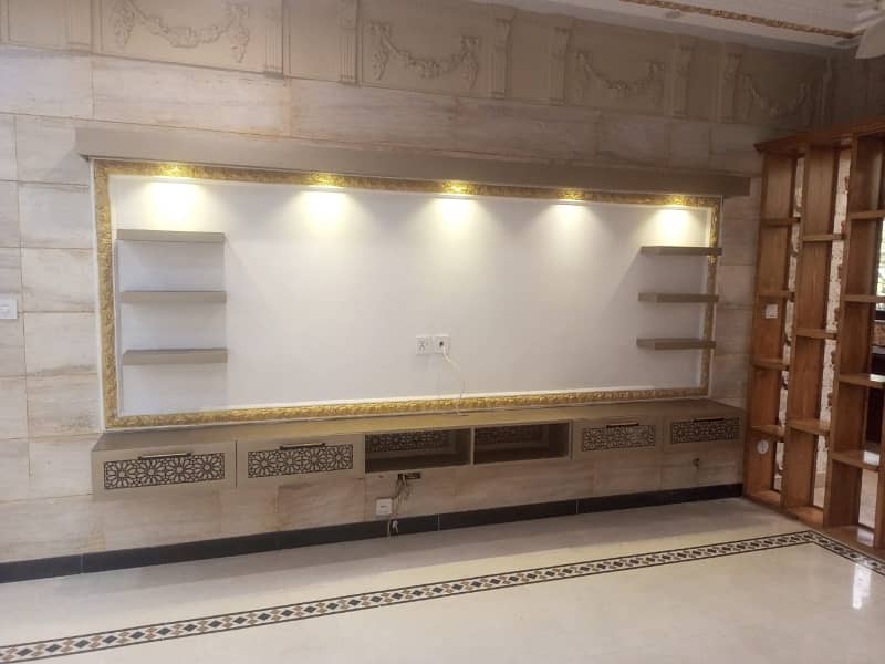 Corner Seprate Gate One Kanal Upper Portion Available For Rent 9