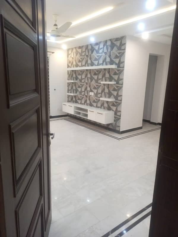 Corner Seprate Gate One Kanal Upper Portion Available For Rent 10