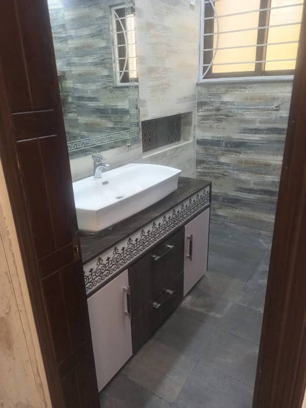 Corner Seprate Gate One Kanal Upper Portion Available For Rent 18