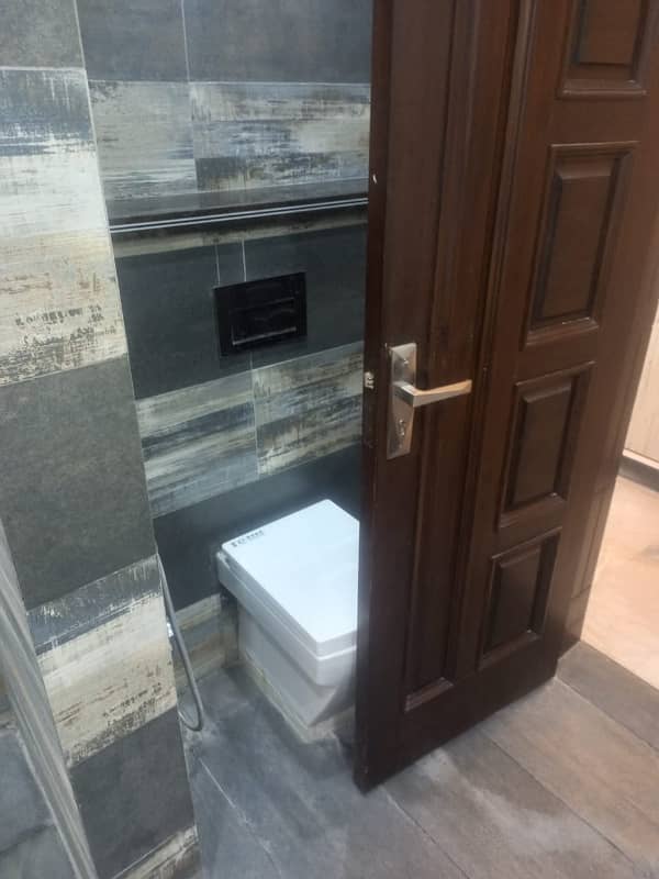 Corner Seprate Gate One Kanal Upper Portion Available For Rent 19