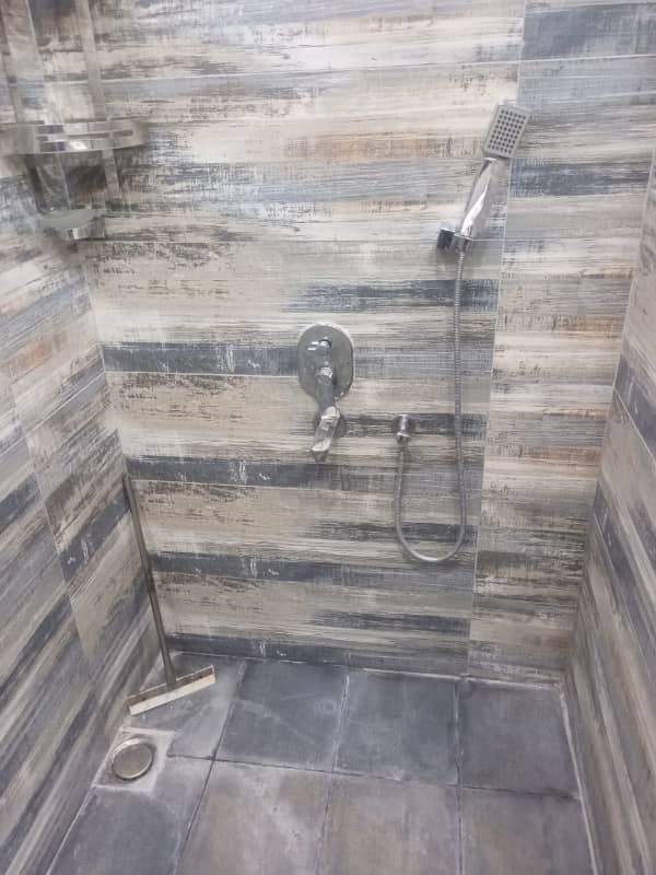 Corner Seprate Gate One Kanal Upper Portion Available For Rent 20
