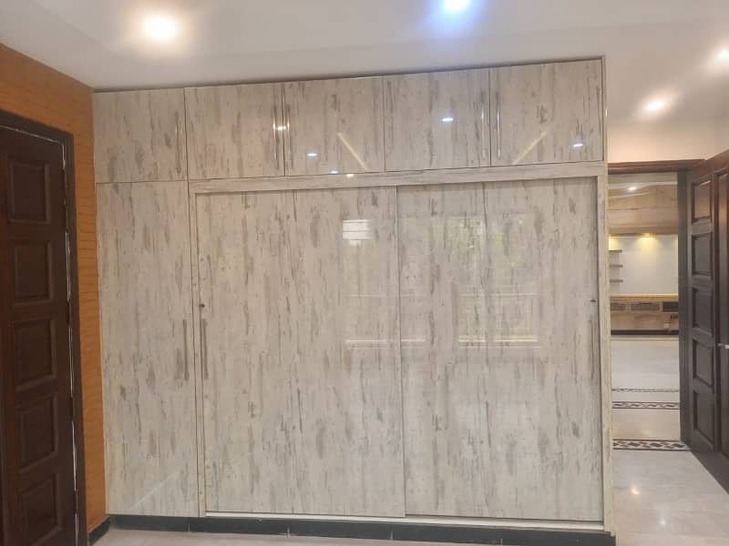 Corner Seprate Gate One Kanal Upper Portion Available For Rent 21
