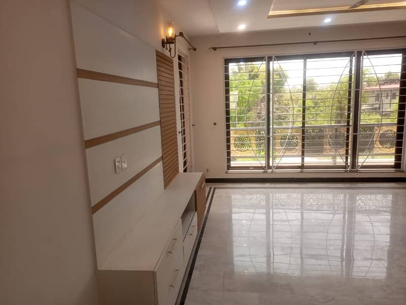 Corner Seprate Gate One Kanal Upper Portion Available For Rent 22