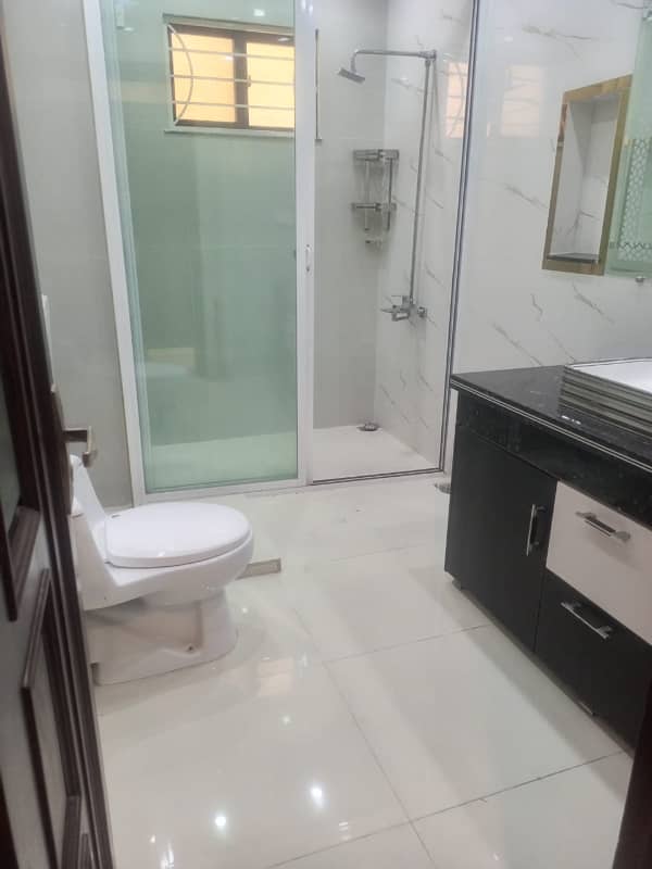Corner Seprate Gate One Kanal Upper Portion Available For Rent 23