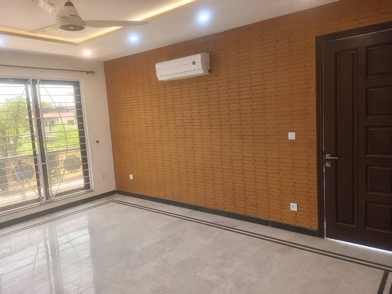 Corner Seprate Gate One Kanal Upper Portion Available For Rent 24