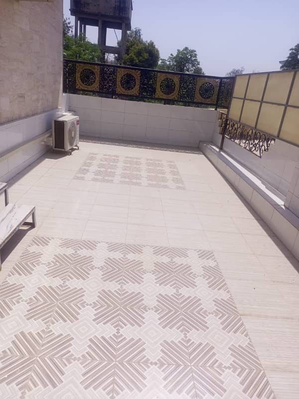 Corner Seprate Gate One Kanal Upper Portion Available For Rent 26
