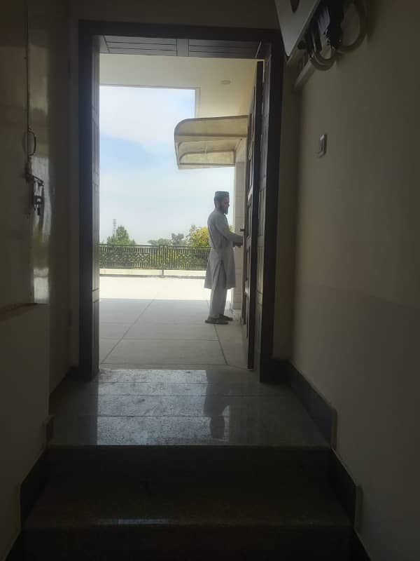 Corner Seprate Gate One Kanal Upper Portion Available For Rent 27