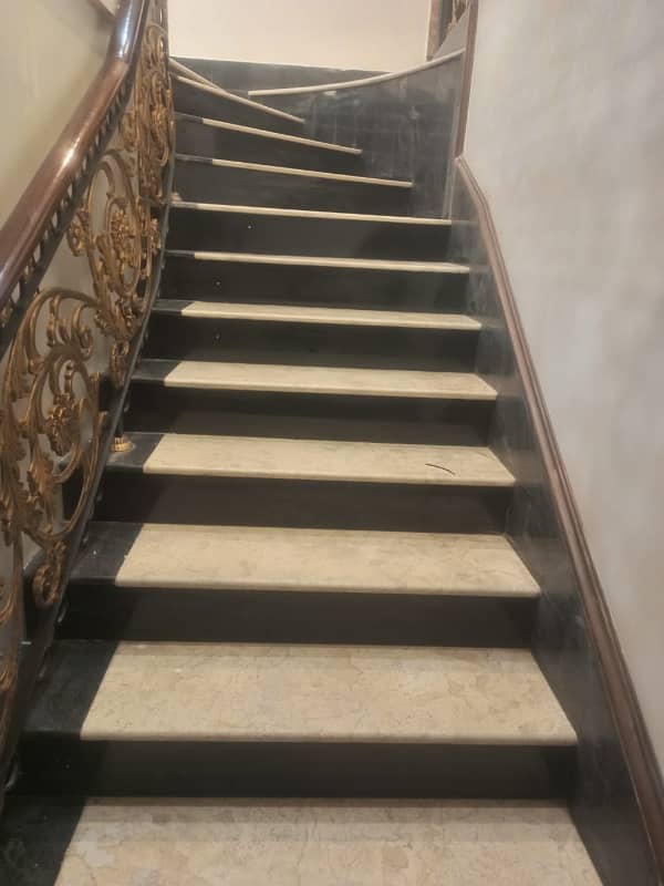 Corner Seprate Gate One Kanal Upper Portion Available For Rent 30