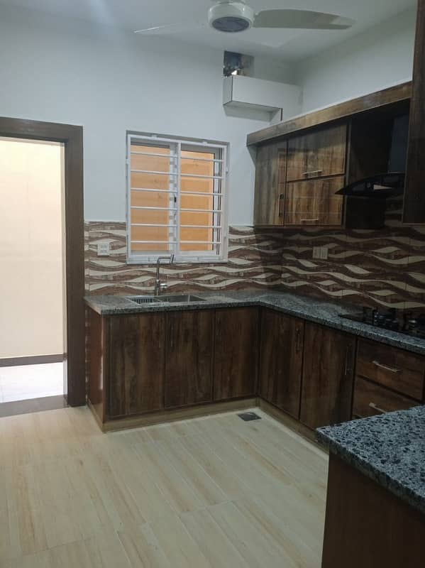 Corner seprate gate one kanal Upper Portion Available For Rent 7