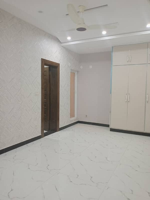 Corner seprate gate one kanal Upper Portion Available For Rent 8