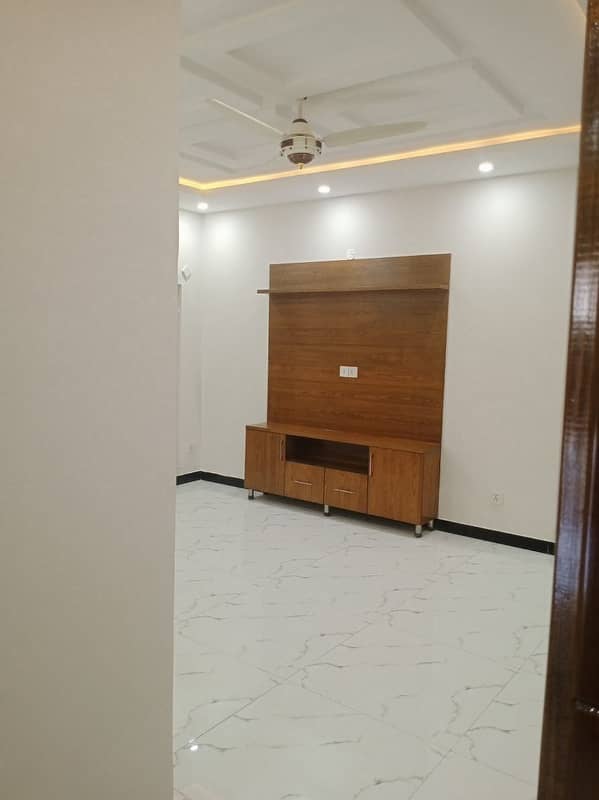 Corner seprate gate one kanal Upper Portion Available For Rent 10