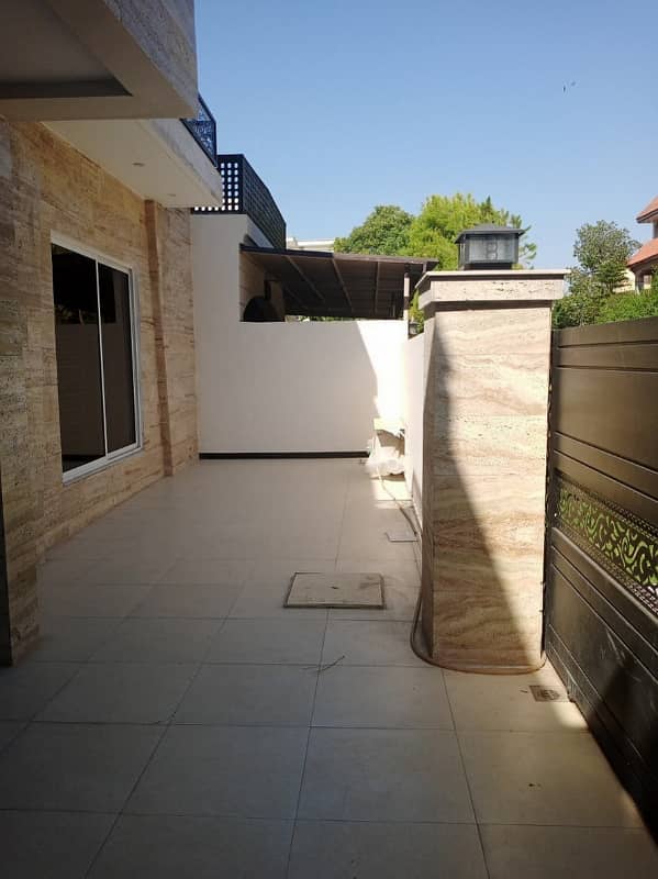 Corner seprate gate one kanal Upper Portion Available For Rent 12