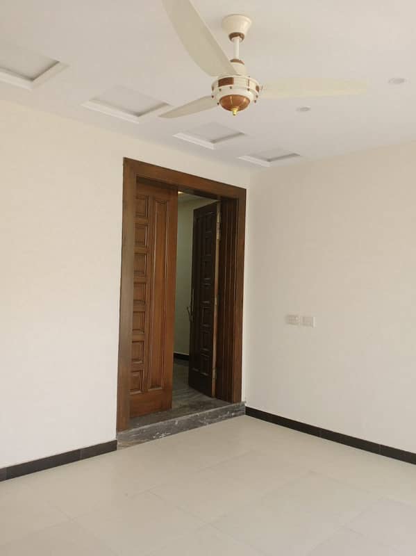 Corner seprate gate one kanal Upper Portion Available For Rent 13