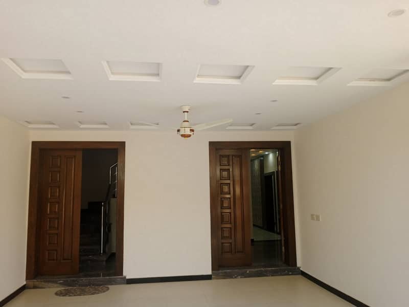 Corner seprate gate one kanal Upper Portion Available For Rent 14