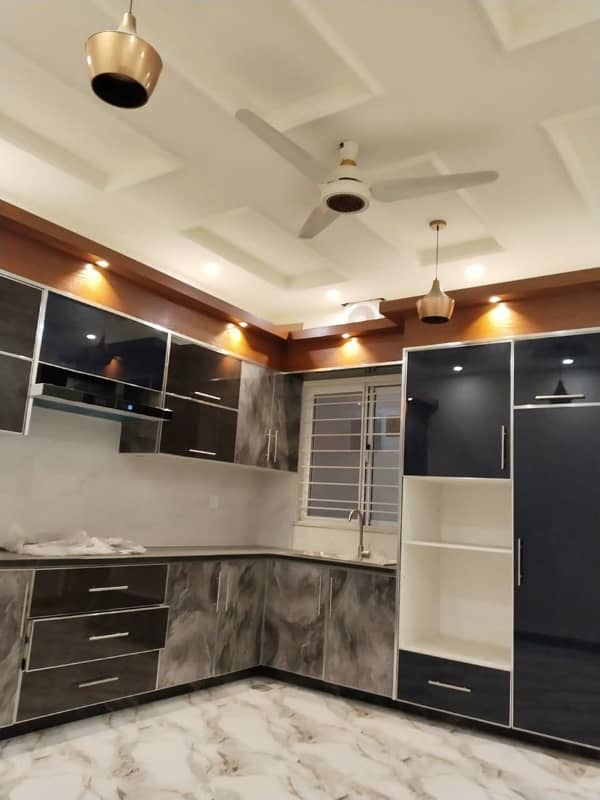 Separate Gate One 1 Kanal Upper Portion For Rent In I-8-3 3