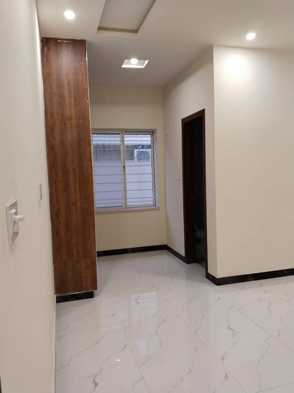Separate Gate One 1 Kanal Upper Portion For Rent In I-8-3 5