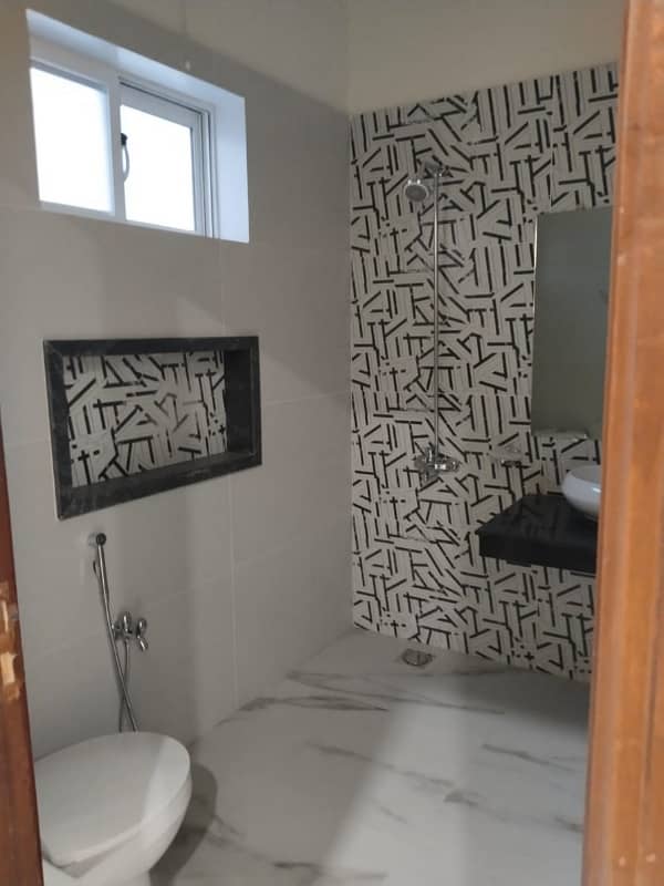 Separate Gate One 1 Kanal Upper Portion For Rent In I-8-3 6