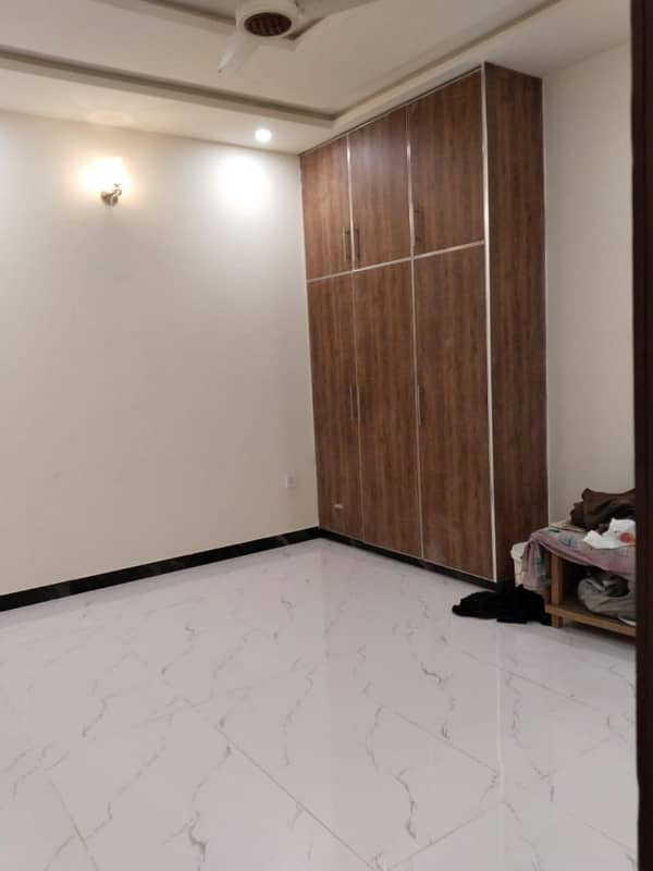 Separate Gate One 1 Kanal Upper Portion For Rent In I-8-3 9