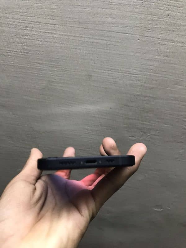 Iphone 12 FACTORY UNLOCK Brand New condition 4