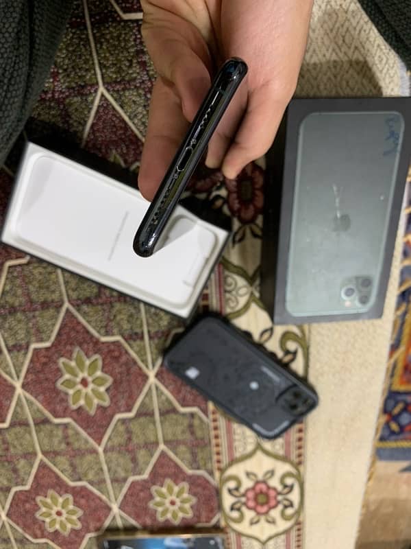 iphone 11 pro max ,256gb 4