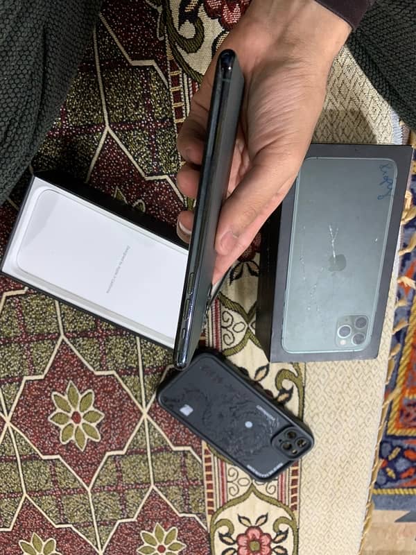 iphone 11 pro max ,256gb 7