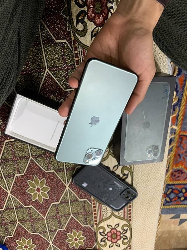 iphone 11 pro max ,256gb 8