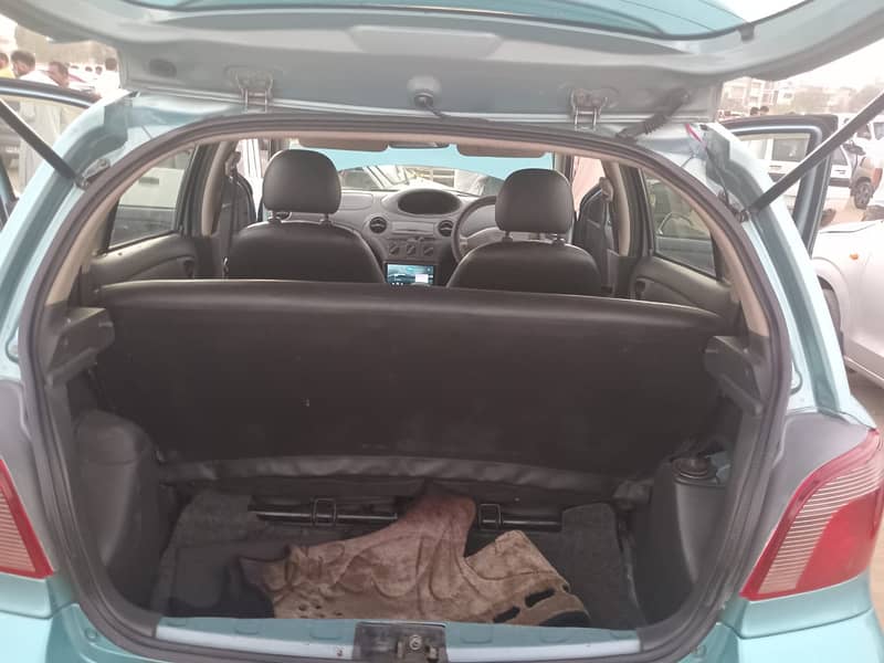 Toyota Vitz 2001 8
