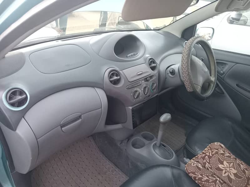 Toyota Vitz 2001 10